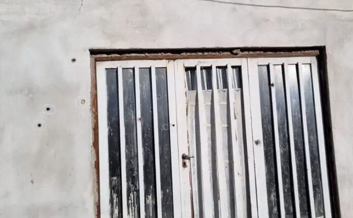la vivienda recibió 30 balazos
