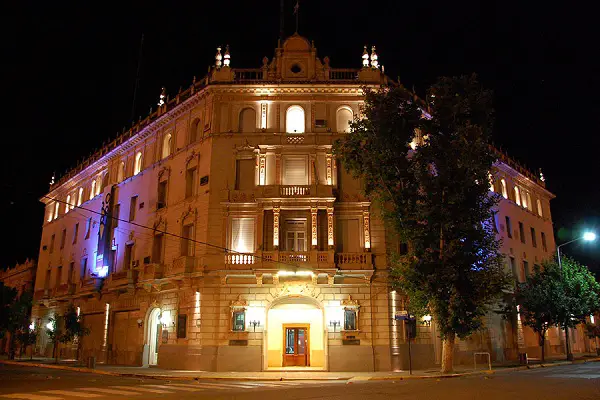 Municipalidad-villa-maria_de-noche