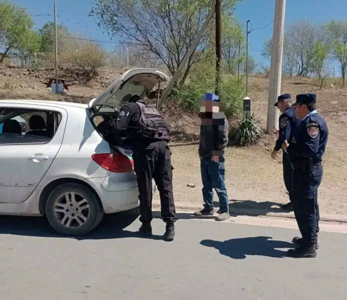 Detuvieron a un hombre que conducía un auto con pedido de secuestro
