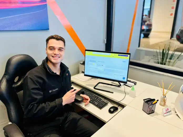 Emiliano Boccio es asesor comercial y una de los integrantes claves del área de Marketing de DG Automotores