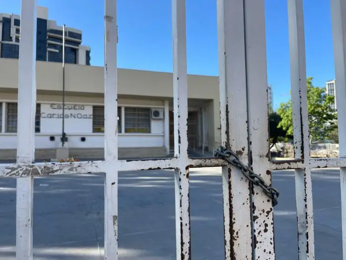 escuela cerrada