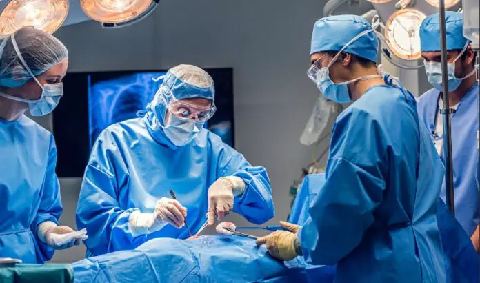 medicos operando