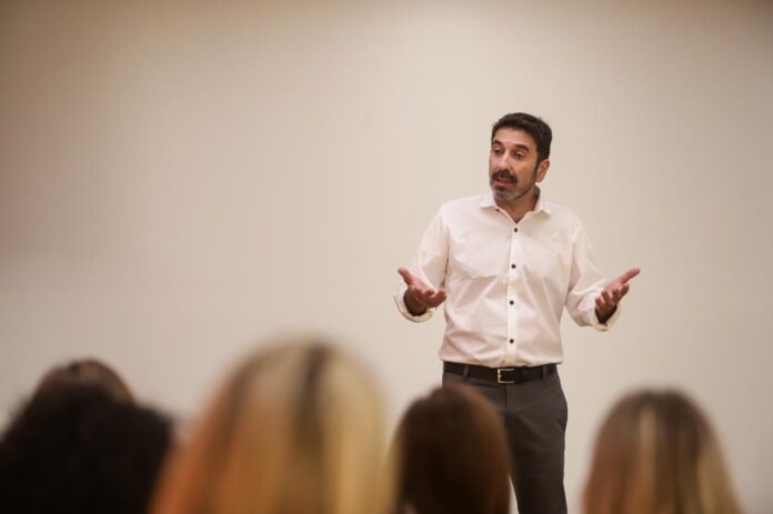 CRISTIAN TOROSIAN Oratoria y Comunicación 8