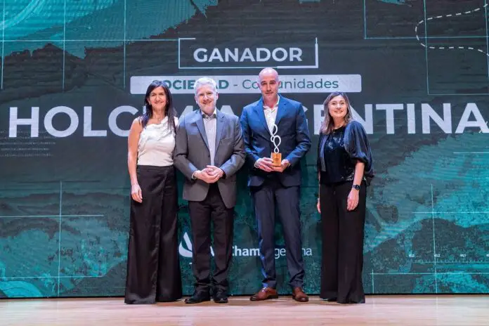 Premios AmCham - Holcim ganadora categoría Comunidad, caso denominado “+Que un baño”