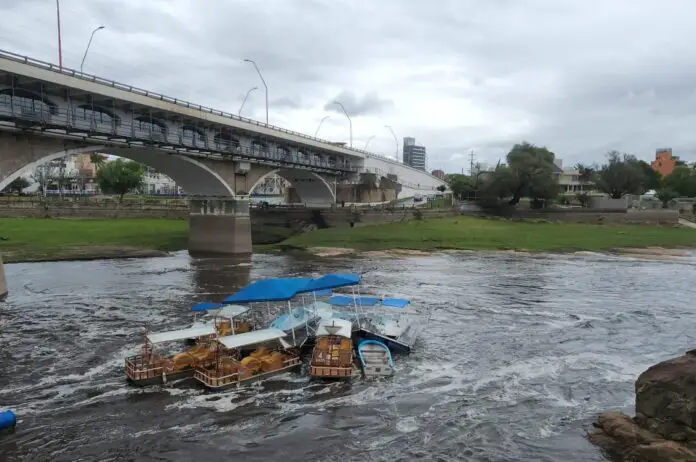 Los Hidropedales son arrastrados por la creciente en Villa Carlos Paz