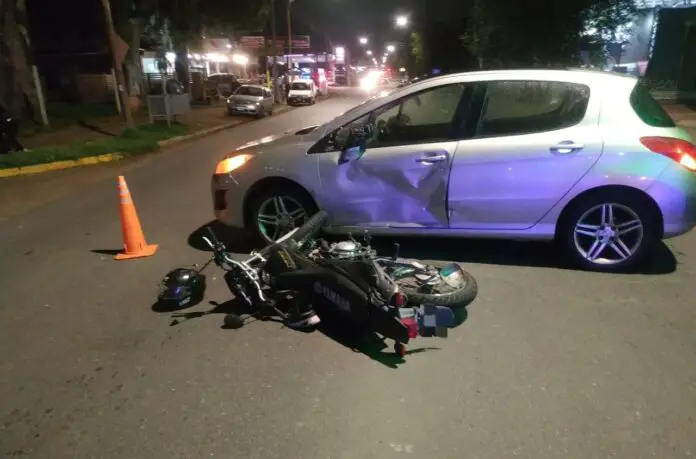 chocaron auto y moto en carlos Paz