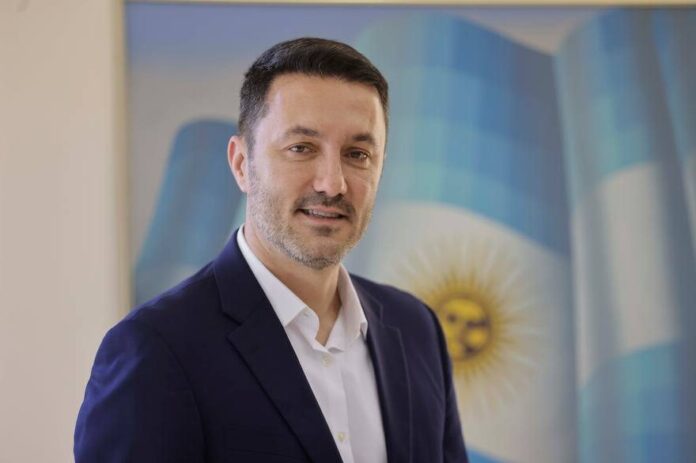 895113368-e1701696824713