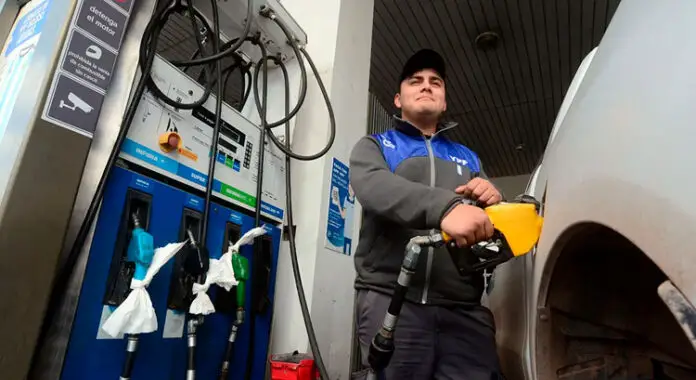 Otra vez aumentan los combustibles.