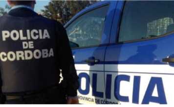 Tragedia en Córdoba: un hombre de 50 años murió electrocutado tras salir de la pileta y tocar un micrófono