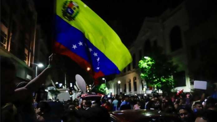 venezolanos_obelisco_crop1700492992907.jpeg_1756841869