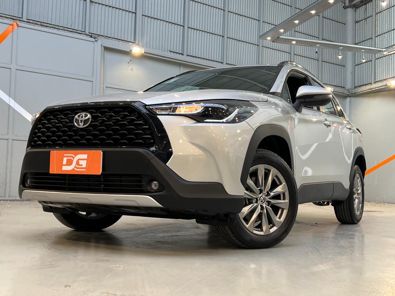 Toyota Corolla 0 Km son 2024, con entrega inmediata, patentadas, en colores blanco perla y gris plata