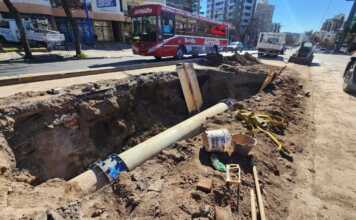 Obras en el servicio de agua complican el tránsito en el centro de Carlos Paz