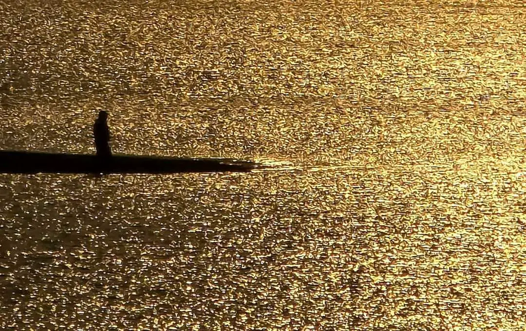 El Hombre Que Está Solo Y Espera