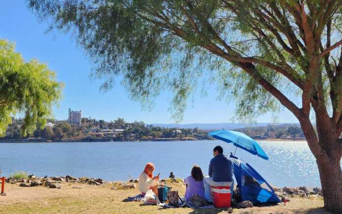 costanera-gente-dia-de-sol-carlos-paz (3)