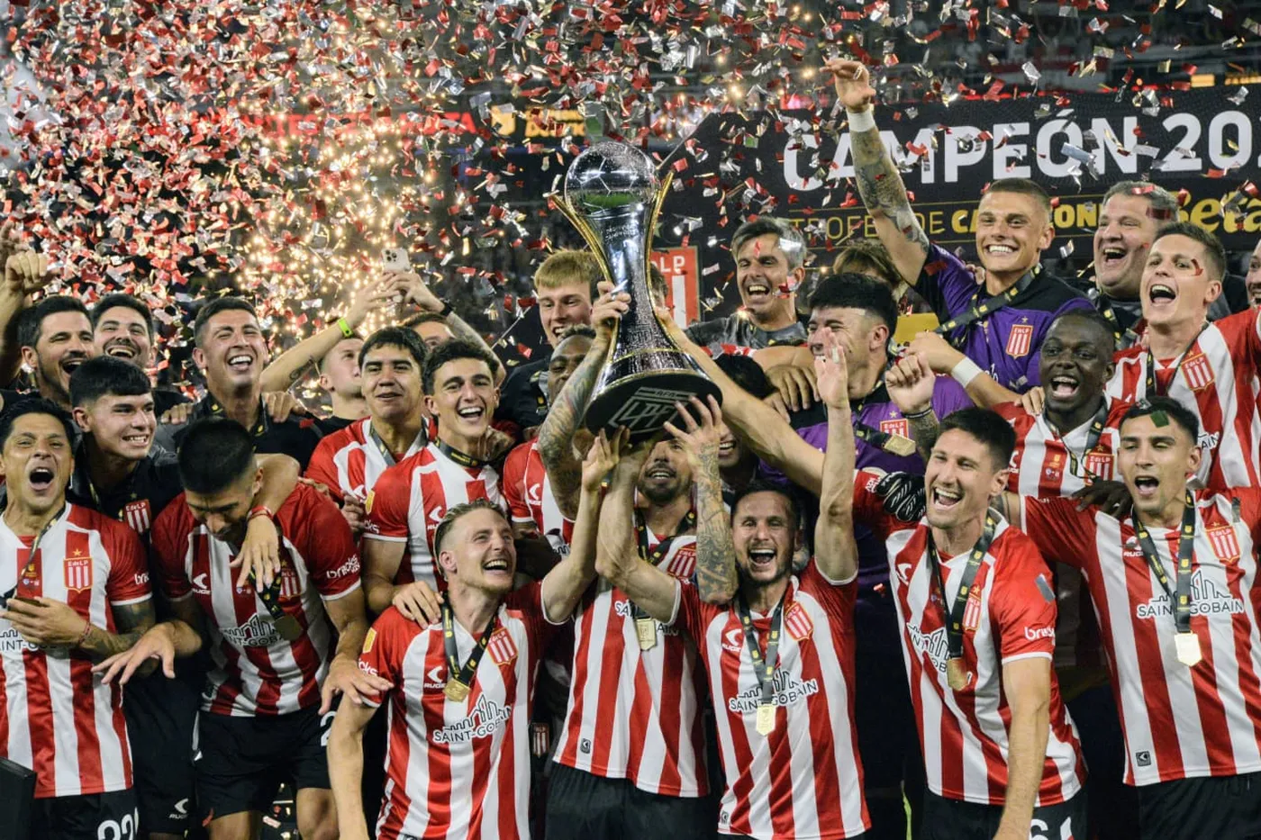 estudiantes-velez-trofeo-camepones-campeon-2jpeg