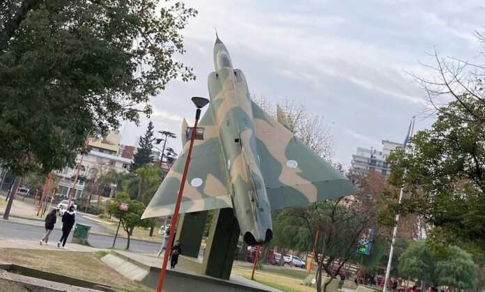 mirage plaza del avion1