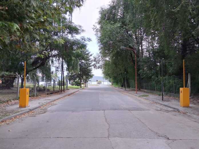 vandalizaron los carteleres de cierre de costanera