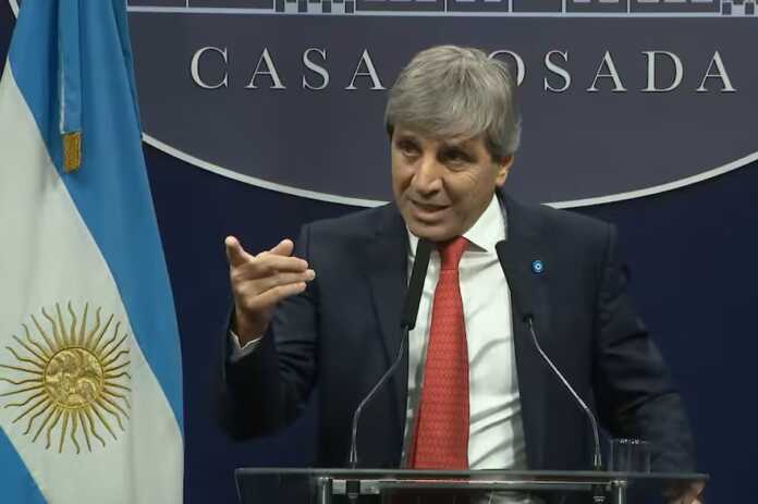 el-ministro-de-economia-luis-caputo-le-respondio-6TCHP4FQPZEPHPZJUTK76WUDPU