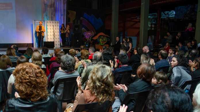 https___s3.amazonaws.com_arc-wordpress-client-uploads_infobae-wp_wp-content_uploads_2019_05_03160358_FICIC-apertura_10