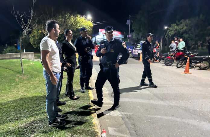 lucero con policías