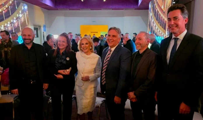 Mirtha Legrand con Llaryora y equipo de gobierno en la presentación de los Premios Sur