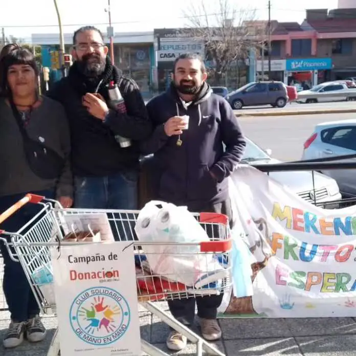Cada merendero y el refugio de la ciudad salen a la calle organizandos en la campaña de aliment