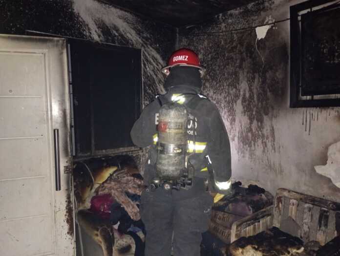 Incendio en Córdoba deja a dos adolescentes lesionados