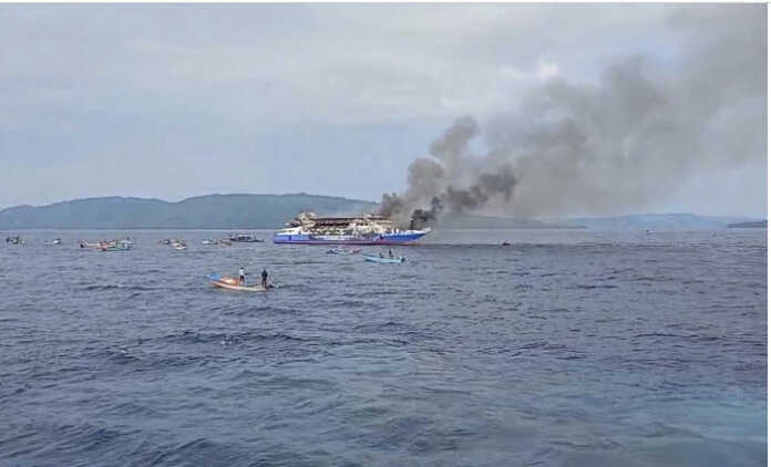 ferry incendiado