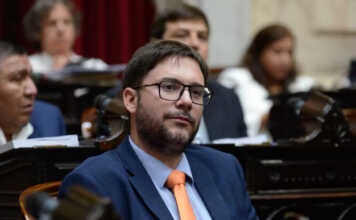 Batalla en el PRO: Agost Carreño trató de “peronista” a Dellarossa