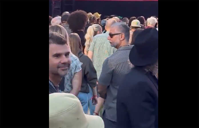 Antonio de la Rúa en recital de Shakira. Captura de video.