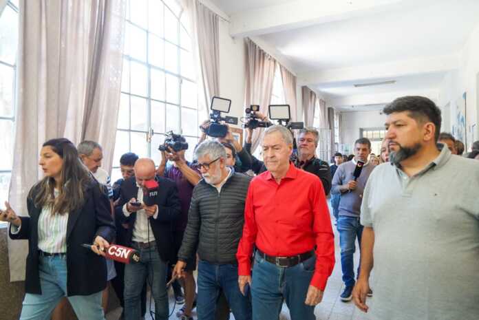 Juan Schiaretti exigió la renuncia de Manuel Adorni tras la polémica por su declaración jurada