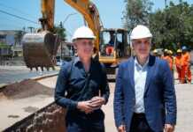 Llaryora desembarca en Carlos Paz y Punilla Sur con una recorrida por obras, entrega de escrituras y anuncios