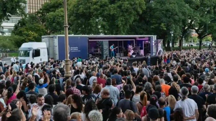 Escenario-Movil-de-la-Secretaria-de-Cultura-de-la-Nacion-696x391
