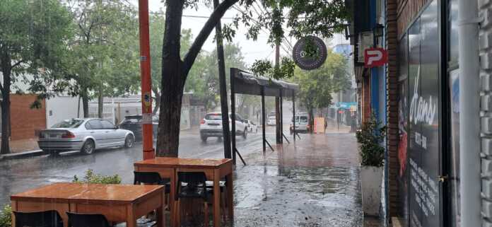 calle con lluvia