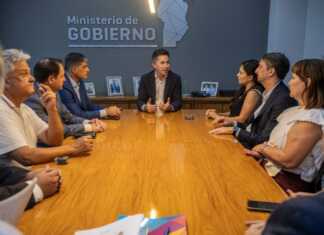 Calvo entregó fondos para obras de gas natural a intendentes de Punilla