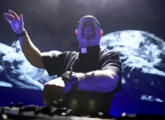 Casi 500 mil personas en Plaza de Mayo para el show del Cura DJ en homenaje al Papa Francisco