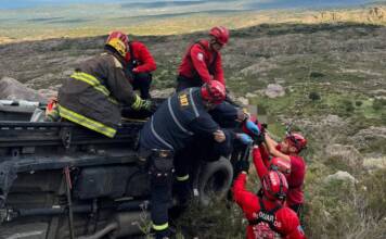 Grave accidente en las Altas Cumbres: un hombre cayó con su camioneta a un precipicio de 30 metros