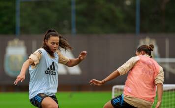 Argentina visita a Venezuela para mantenerse como líder: hora y TV del partido