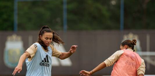 Argentina visita a Venezuela para mantenerse como líder: hora y TV del partido