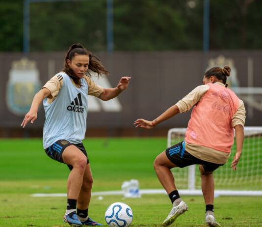 Argentina visita a Venezuela para mantenerse como líder: hora y TV del partido