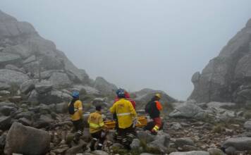 Más de 40 rescatistas trabajan para evacuar a una mujer lesionada en el Champaquí
