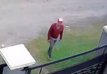 Salieron un momento por Pascua y les robaron la bicicleta en Playas de Oro: quedó todo grabado