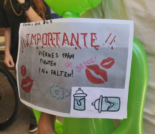 «Tiroteo de besos»: alumnos de Carlos Paz intervinieron una amenaza recibida en su escuela