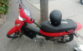 Carlos Paz: Choque entre auto y moto dejó una mujer de 68 años herida