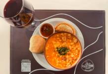 Dónde conseguir el locro más rico de Carlos Paz, con tupper de regalo y al mejor precio este 1ro de mayo