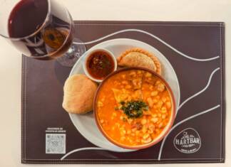 Dónde conseguir el locro más rico de Carlos Paz, con tupper de regalo y al mejor precio este 1ro de mayo