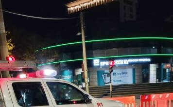 Una joven herida tras un choque entre una moto y un auto en el centro de Carlos Paz