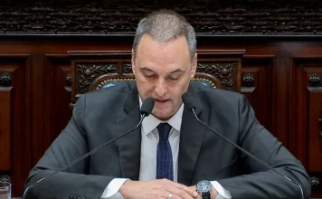 Manuel Adorni en el Congreso: «Estoy acá dando la cara y no voy a renunciar»