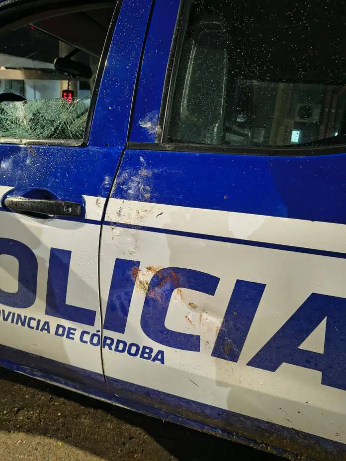 agresion a movil policial (2)