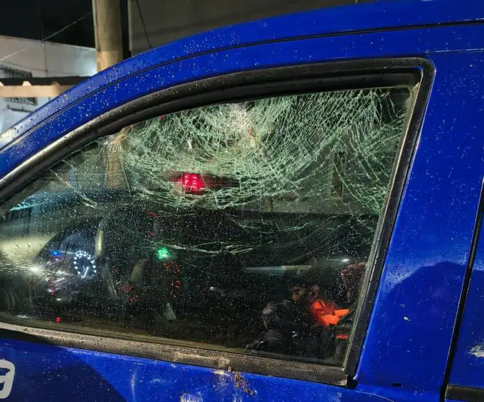 agresion a movil policial (4)